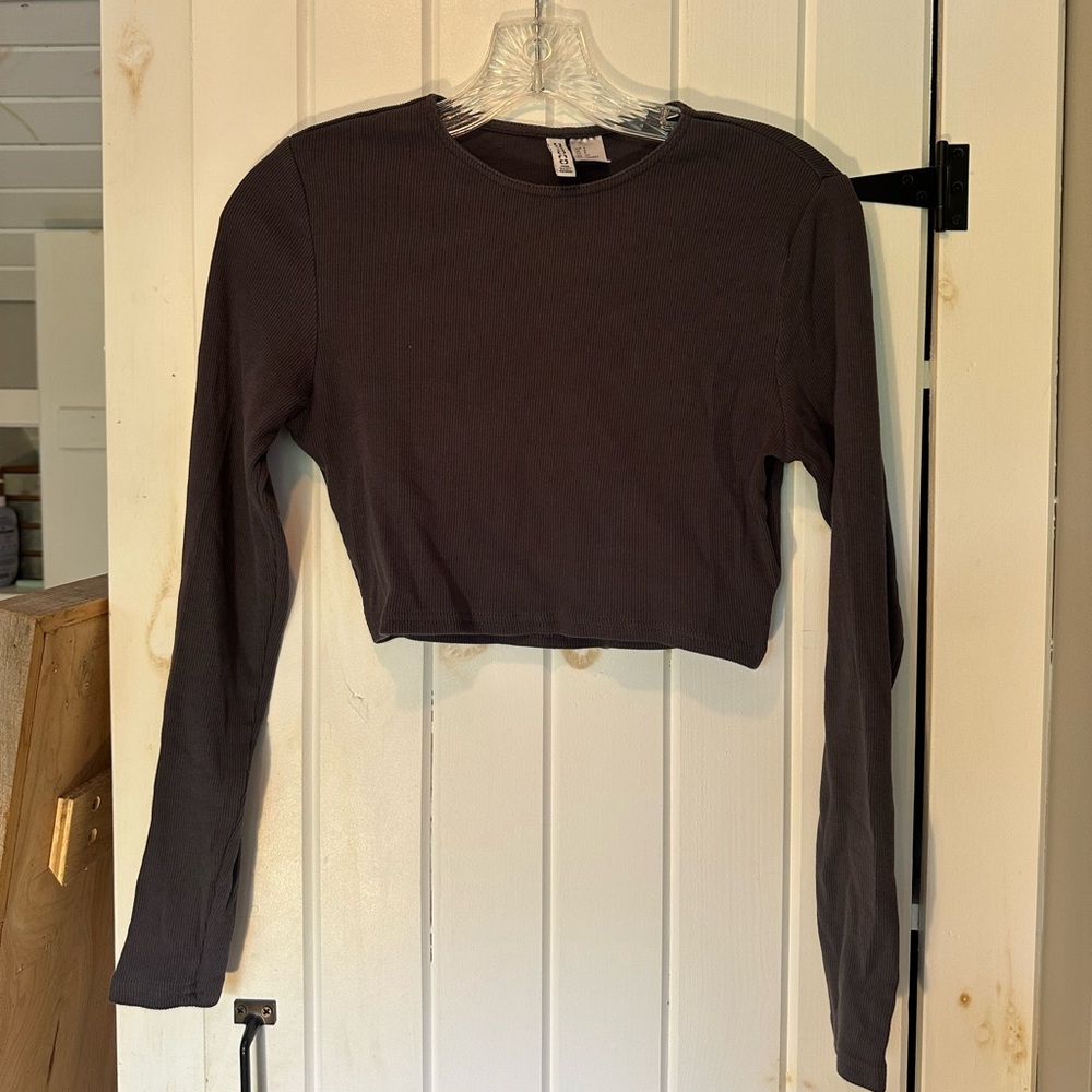 H&M long sleeve gray crop shirt